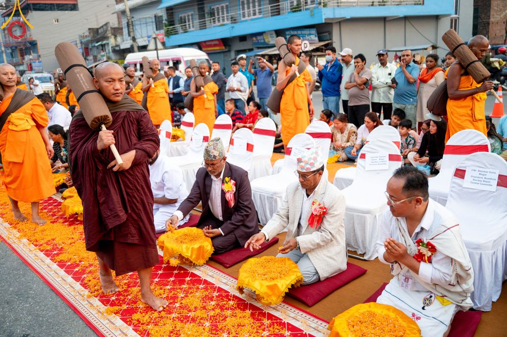 ภาพ No.317098:วันเสาร์ที่ 28 มีนาคม พ.ศ.2569 ธรรมยาตราจาริก ณ ซุ้มประตูลุมพินีเกต(Lumbini Gate) ประเทศเนปาล