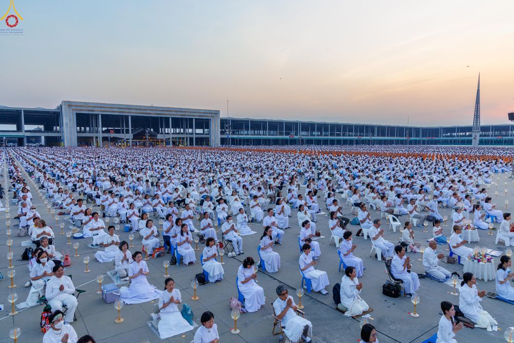 ภาพ No.307583:วันที่ 31 มกราคม พ.ศ. 2569 พิธีจุดประทีปธรรมถวายเป็นพุทธบูชา  และบูชาธรรมมหาปูชนียาจารย์ (ภาพชุดที่ 2) ณ วัดพระธรรมกาย ปทุมธานี ในโครงการธรรมยาตรา กตัญญูบูชา มหาปูชนียาจารย์ พระมงคลเทพมุนี(สด จนฺทสโร) พระผู้ปราบมาร อนุสรณ์สถาน 7 แห่ง ปีที่ 14