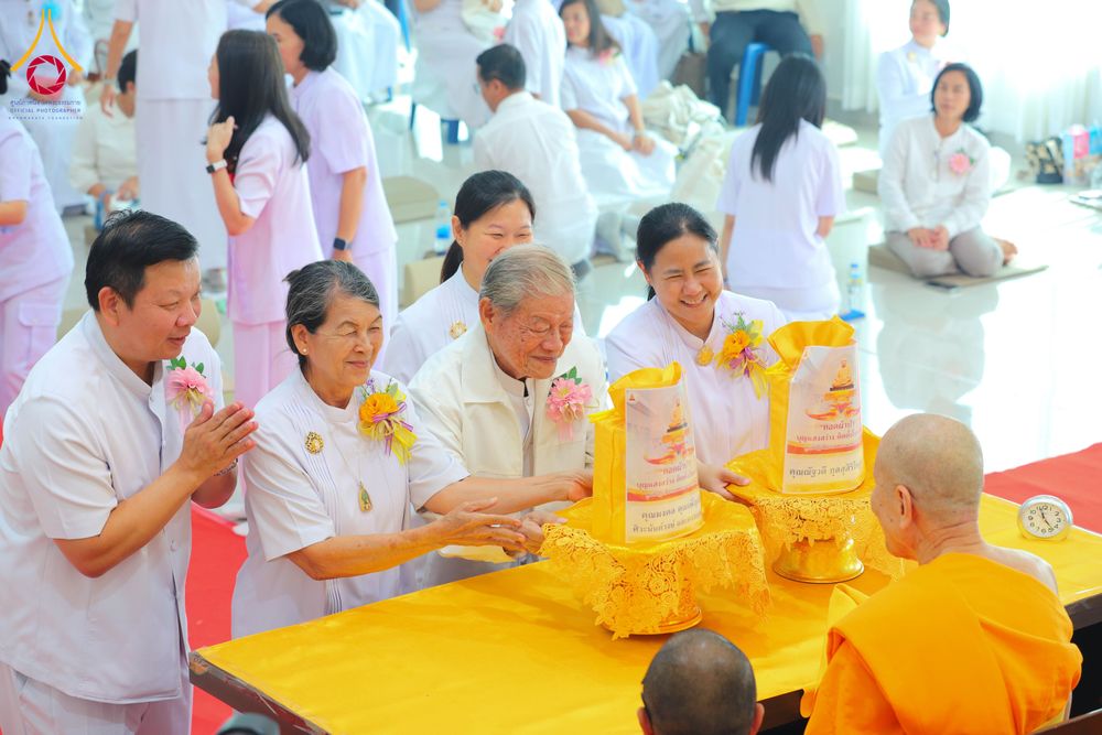 ภาพ No.291183:วันพุธที่ 7 มกราคม พ.ศ. 2569  พิธีบรรจุพระบรมสารีริกธาตุภายในพระเกตุองค์พระประธาน สมโภชพระประธาน พระธรรมกาย พิธีทอดผ้าป่า บุญแสงสว่าง ติดตั้งโซล่าเซล ณ ศูนย์ปฏิบัติธรรมพระมงคลเทพมุนี อ.สองพี่น้อง จ.สุพรรณบุรี