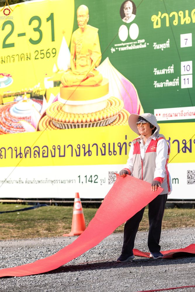 ภาพ No.301388:ภาพเบื้องหลังอาสาสมัครรวมใจ ชุดที่ 4 ในโครงการธรรมยาตรา กตัญญูบูชา มหาปูชนียาจารย์ พระมงคลเทพมุนี(สด จนฺทสโร) พระผู้ปราบมาร อนุสรณ์สถาน 7 แห่ง ปีที่ 14