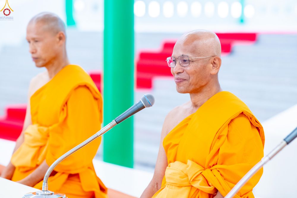 ภาพ No.330892:วันวิสาขบูชา อาทิตย์ที่ 31 พฤษภาคม พ.ศ.2569 พิธีบรรพชาสามเณรอุบาสก 11 ท่าน , พิธีถวายบาตรผ้าไตร และจตุปัจจัยไทยธรรม แด่สามเณร , พิธีอุปสมบทอุทิศชีวิต , พิธีกล่าวคำกัปปิยภัณฑ์  ณ อุโบสถพระไตรปิฎก วัดพระธรรมกาย จังหวัดปทุมธานี