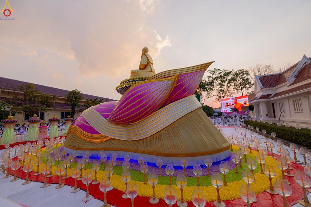 ภาพ No.296986:วันที่ 17 มกราคม พ.ศ. 2569 พิธีจุดประทีปถวายเป็นพุทธบูชา และบูชาธรรมมหาปูชนียาจารย์  ณ วัดโบสถ์บน ต.บางคูเวียง จ.นนทบุรี อนุสรณ์สถานลำดับที่ 4 สถานที่เกิดด้วยกายธรรม ในโครงการธรรมยาตรา กตัญญูบูชา มหาปูชนียาจารย์ พระมงคลเทพมุนี(สด จนฺทสโร) พระผู้ปราบมาร อ