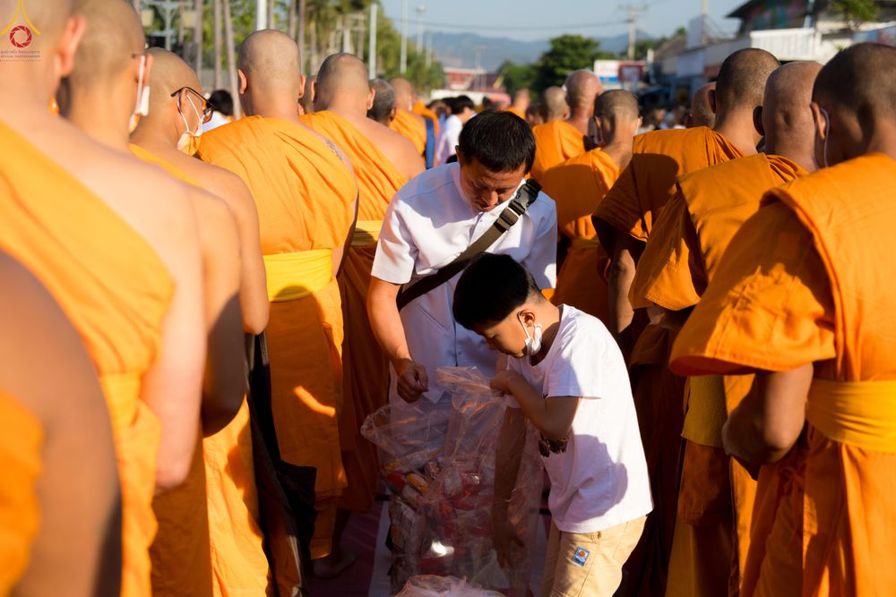 ภาพ No.282487:วันที่ 19 -20 ธันวาคม พ.ศ.2568 เบื้องหลังความสำเร็จ ของการจัดงานตักบาตร พระ 10,000 รูป Skywalk กาญจนบุรี