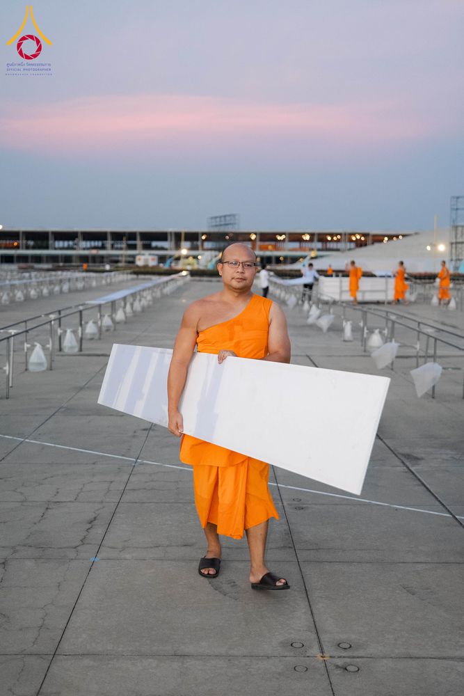 ภาพ No.326457:วันที่ 26 -27 เมษาบน พ.ศ.2569 การเก็บงานแผ่นหน้าโต๊ะที่ลานธรรม งานถวายมหาสังฆทาน 40,000 กว่าวัดทั่วประเทศ ณ ลานธรรม วัดพระธรรมกาย