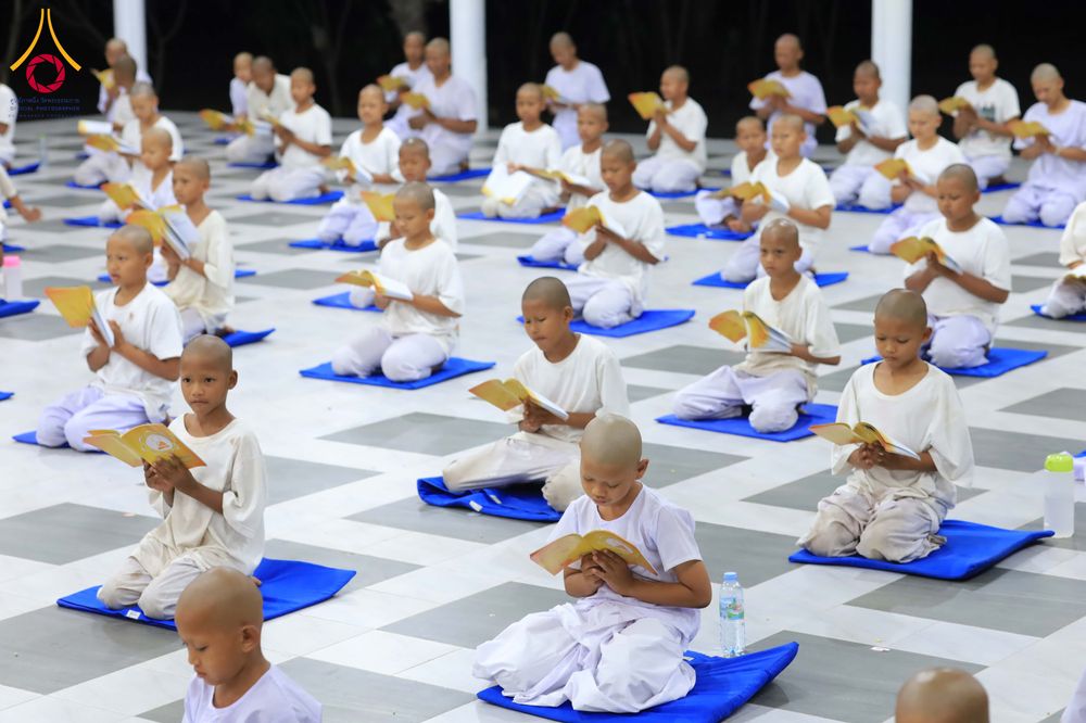 ภาพ No.319954:วันที่ 1 เมษายน พ.ศ.2569 นาคน้อยว่าที่สามเณรธรมทายาท จำนวน 98 คน  ร่วมกันสวดมนต์ทำวัตรเย็นและนั่งสมาธิ ณ ศูนย์ปฏิบัติธรรมบุรีรัมย์ จ.บุรีรัมย์