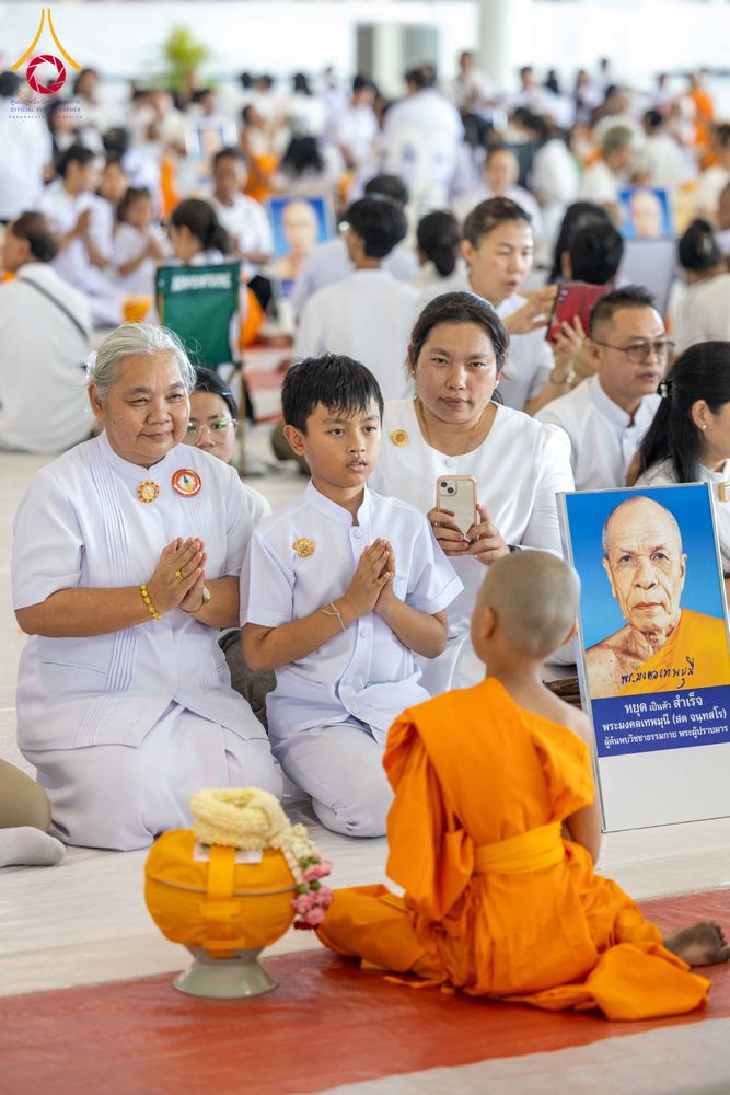 ภาพ No.319623:วันเสาร์ที่ 4 เมษายน พ.ศ.2569 พิธีขอขมา มอบผ้าไตร และถวายบาตรแด่นาคธรรมทายาท ในโครงการบรรพชาสามเณรฟื้นฟูพระพุทธศาสนาทั่วไทย โครงการหน่อแก้วเปรียญธรรม รุ่นที่ 14 โครงการสามเณรยุวธรรมทายาท รุ่นที่ 34 โครงการสามเณรมัชฌิมธรรมทายาท รุ่นที่ 30 ณ สภาธรรมกายสากล