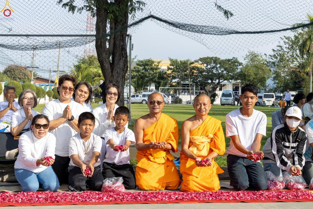 ภาพ No.296316:ภาพเบื้องหลังอาสาสมัครรวมใจ ชุดที่ 2 ในโครงการธรรมยาตรา กตัญญูบูชา มหาปูชนียาจารย์ พระมงคลเทพมุนี(สด จนฺทสโร) พระผู้ปราบมาร อนุสรณ์สถาน 7 แห่ง ปีที่ 14