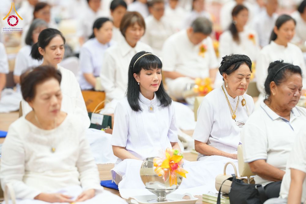 ภาพ No.310670:วันอาทิตย์ที่ 22 กุมภาพันธ์ พ.ศ. 2569 พิธีถวายโคมมาฆประทีป ณ ห้องแก้วสารพัดนึก 2 วัดพระธรรมกาย จ.ปทุมธานี