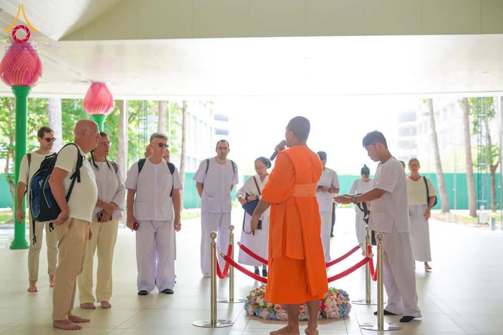 ภาพ No.326816:วันที่ 27-30 เมษายน พ.ศ.2569 ต้อนรับชาวต่างชาติจากประเทศมาเลเซีย ฝรั่งเศส เมียนมาร์ และศรีลังกา  เยี่ยมชมวัดพระธรรมกาย