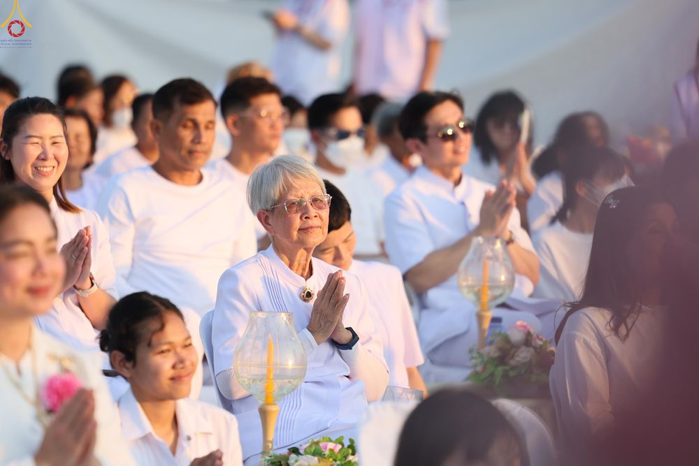 ภาพ No.293960:วันที่ 14 มกราคม พ.ศ. 2569 พิธีจุดประทีปถวายเป็นพุทธบูชา และบูชาธรรมมหาปูชนียาจารย์  ณ วัดสองพี่น้อง ต.ต้นตาล อ.สองพี่น้อง จ.สุพรรณบุรี ในโครงการธรรมยาตรา กตัญญูบูชา มหาปูชนียาจารย์ พระมงคลเทพมุนี(สด จนฺทสโร) พระผู้ปราบมาร อนุสรณ์สถาน 7 แห่ง ปีที่ 14