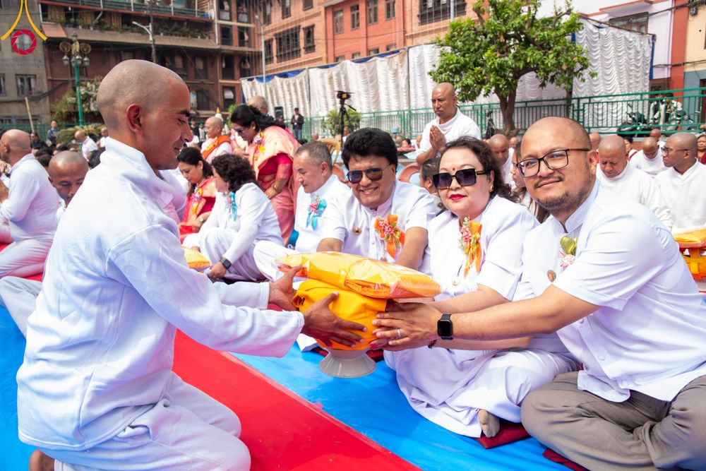 ภาพ No.313435:วันพฤหัสบดีที่ 12 มีนาคม พ.ศ. 2569 พิธีมอบบาตรและผ้าไตรในโครงการบรรพชาสามเณร 500 รูป  ณ นาคบาฮาล (Nagbahal) ประเทศเนปาล