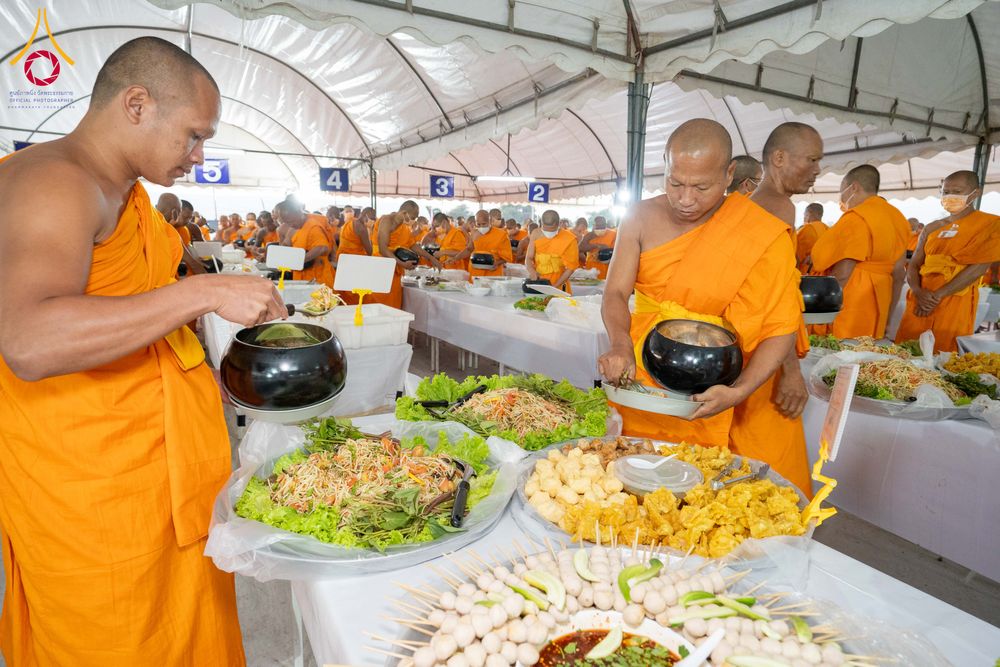 ภาพ No.301164:วันที่ 23 มกราคม พ.ศ. 2569 พิธีถวายภัตตาหารเป็นสังฆทาน แด่พระธรรมยาตรา ณ อนุสรณ์สถานบางปลา วัดบางปลา อำเภอบางเลน จังหวัดนครปฐม ในโครงการธรรมยาตรา กตัญญูบูชา มหาปูชนียาจารย์ พระมงคลเทพมุนี(สด จนฺทสโร) พระผู้ปราบมาร อนุสรณ์สถาน 7 แห่ง ปีที่ 14