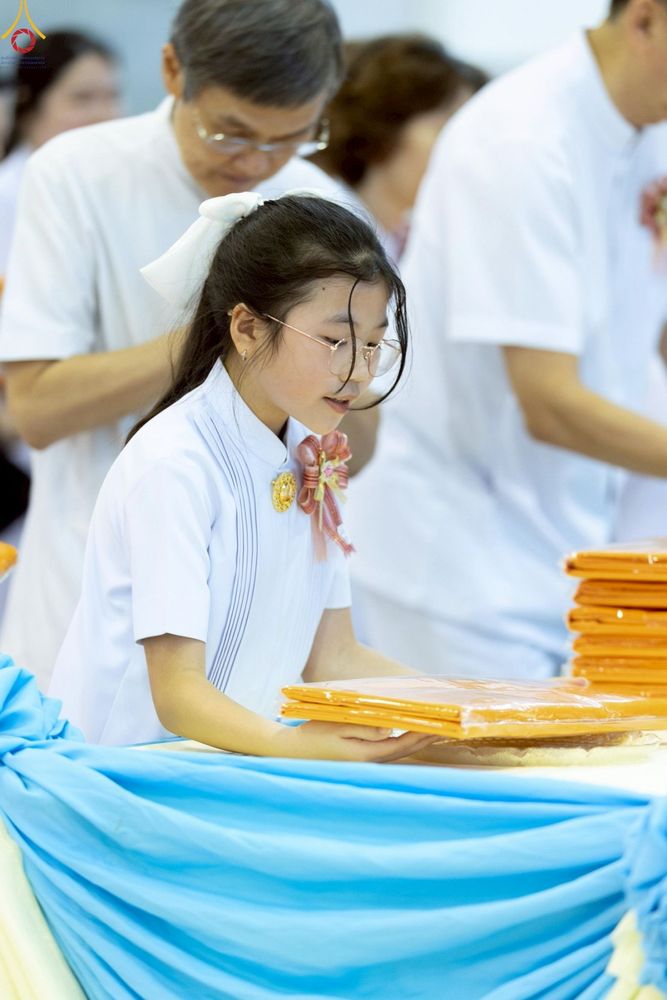 ภาพ No.244087:วันอาทิตย์ที่ 7 กันยายน พ.ศ. 2568 พิธีทอดผ้าป่าสมทบกฐินวัดพระธรรมกาย และสมทบกฐิน 30,000 วัดทั่วไทย ครั้งที่ 2 ณ ห้องแก้วสารพัดนึก 1 วัดพระธรรมกาย