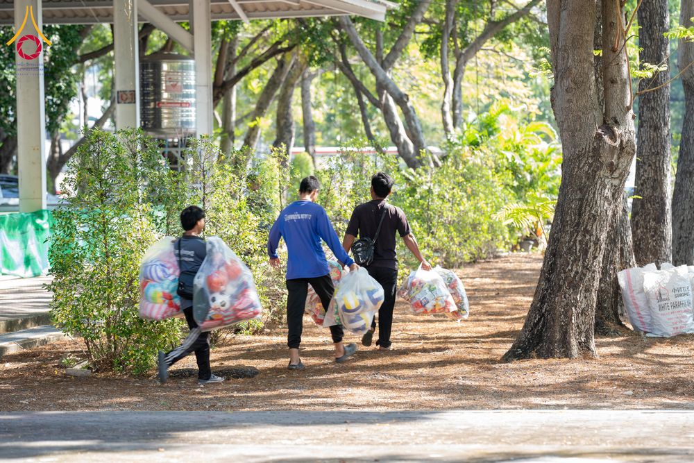 ภาพ No.291012:วันจันทร์ที่ 5 มกราคม พ.ศ. 2569  วัดพระธรรมกาย มูลนิธิธรรมกาย  จัดพิธีมอบของขวัญสนับสนุนการจัดกิจกรรมงานวันเด็กแห่งชาติ ประจำปี พ.ศ. 2569 ให้แก่องค์กรภาคีเครือข่ายกว่า 200 องค์กร ณ วัดพระธรรมกาย อ.คลองหลวง จ.ปทุมธานี