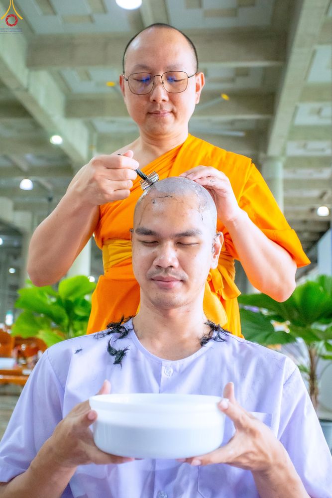 ภาพ No.333552:วันอาทิตย์ที่ 7 มิถุนายน พ.ศ.2569 พิธีตัดปอยผมและปลงผมนาคธรรมทายาท โครงการบรรพชาและอุปสมบทหมู่ธรรมทายาท รุ่นผู้บริหาร รุ่นที่ 16 ณ วิหารคด 11 วัดพระธรรมกาย