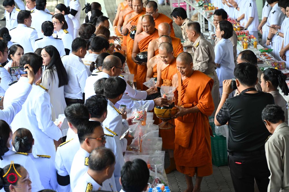 ภาพ No.344291:วันที่ 12 สิงหาคม พ.ศ. 2569  พสกนิกรชาวอำเภอคลองหลวง พร้อมใจร่วมพิธีสวดพระพุทธมนต์และทำบุญตักบาตรถวายพระราชกุศล เนื่องในวันคล้ายวันพระราชสมภพ สมเด็จพระบรมราชชนนีพันปีหลวง และวันแม่แห่งชาติ 12 สิงหาคม 2569