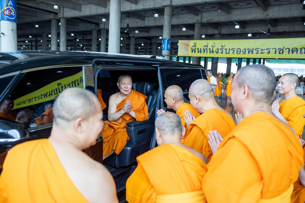 ภาพ No.323502:วันที่ 22 เมษายน พ.ศ.2569(วันคุ้มครองโลก) งานถวายมหาสังฆทาน 40,000 กว่าวัดทั่วประเทศ การเดินทางเข้าวัด , การต้อนรับปฏิสันถารพระสังฆาธิการ  ,  การจัดเตรียมภัตตาหาร , การลงทะเบียน