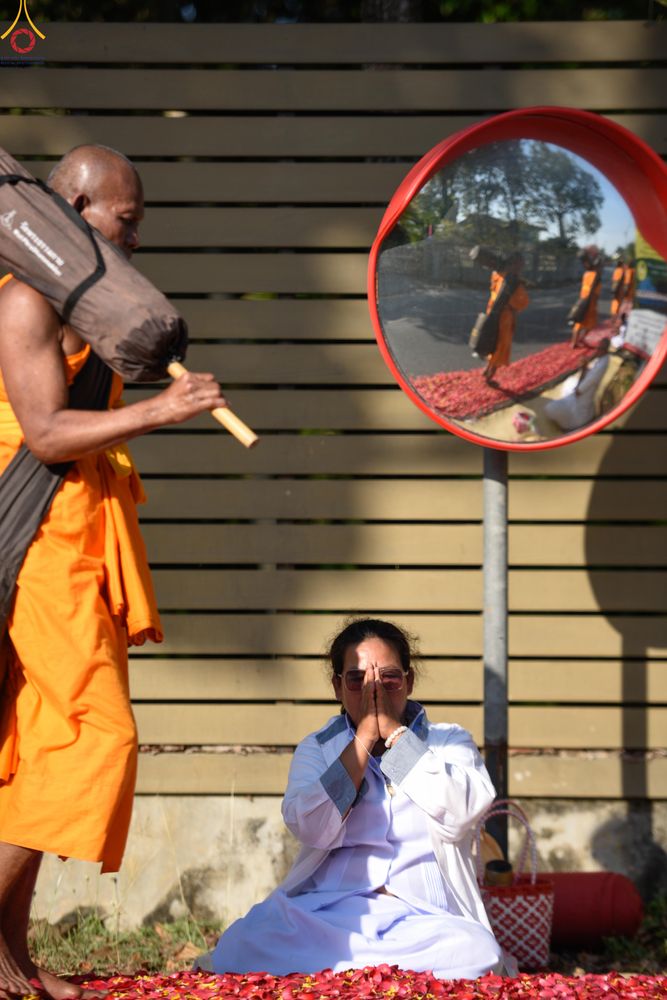 ภาพ No.290468:วันที่ 7 มกราคม พ.ศ. 2569 พิธีต้อนรับพระธรรมยาตรา ณ อนุสรณ์สถานลำดับที่ 2  สถานที่ตั้งมโนปณิธานบวชตลอดชีวิต อนุสรณ์สถานคลองบางนางแท่น (ภาพชุดที่ 2) อ.สามพราน จ.นครปฐม ในโครงการธรรมยาตรา กตัญญูบูชา มหาปูชนียาจารย์ พระมงคลเทพมุนี(สด จนฺทสโร) พระผู้ปราบมาร 