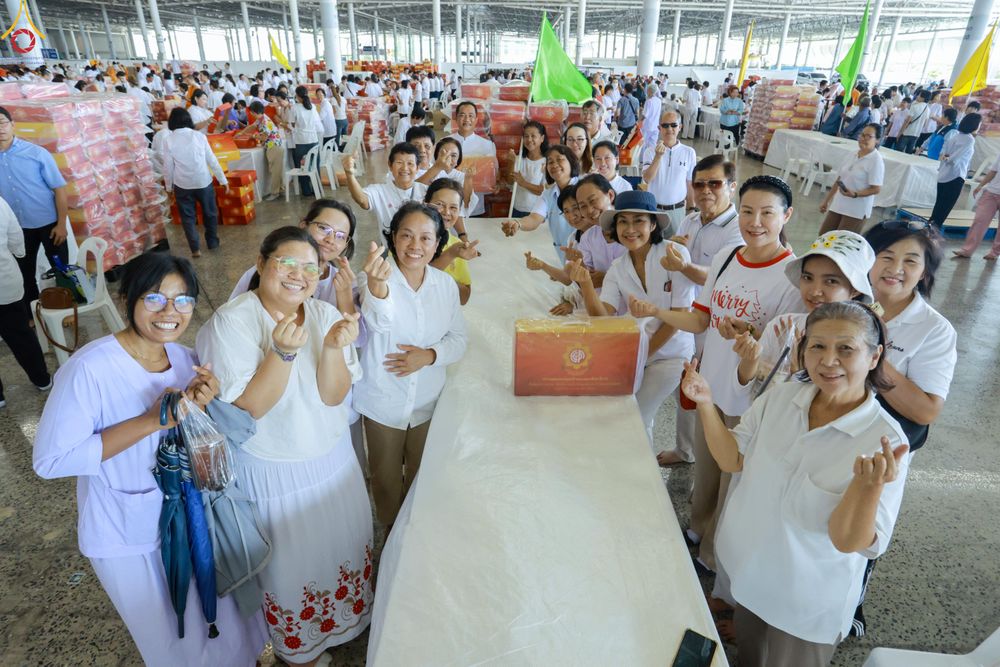 ภาพ No.322184:วันที่ 14 เมษายน พ.ศ.2569 การเตรียมกล่องไทยธรรม วันสุดท้าย เพื่องานถวายมหาสังฆทาน 40,000 กว่าวัดทั่วประเทศ วันคุ้มครองโลก 22 เมษายน พ.ศ.2569 วัดพระธรรมกาย