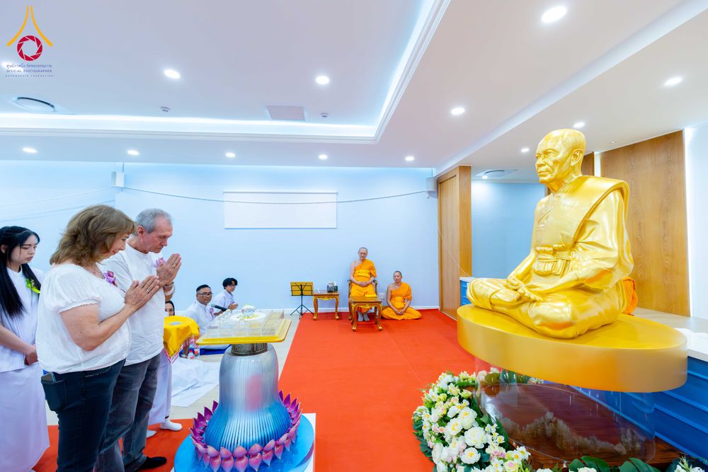 ภาพ No.313283:วันอาทิตย์ที่ 8 มีนาคม พ.ศ. 2569 พิธีสมโภชรูปเหมือนพระมงคลเทพมุนี (สด จนฺทสโร) และพิธีทอดผ้าป่าสามัคคีเพื่อสร้างวิหารพระมงคลเทพมุนี ณ วัดพุทธเคปทาวน์ ประเทศแอฟริกาใต้