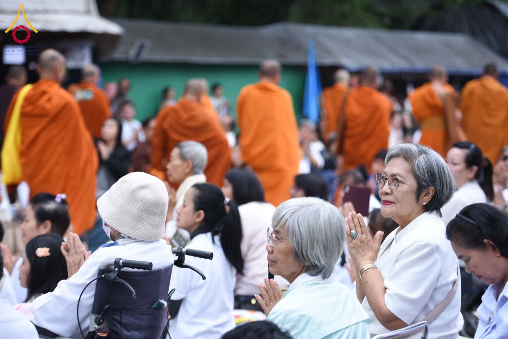 ภาพ No.285961:วันเสาร์ที่ 13 ธันวาคม พ.ศ.2568 พิธีตักบาตรพระภิกษุสามเณร 1,000 รูป ณ บริเวณหน้าอุทยานแห่งชาติเขาใหญ่ อำเภอปากช่อง จ.นครราชสีมา