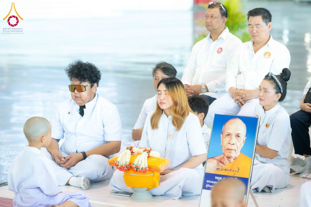 ภาพ No.319440:วันเสาร์ที่ 4 เมษายน พ.ศ.2569 พิธีขอขมา มอบผ้าไตร และถวายบาตรแด่นาคธรรมทายาท ในโครงการบรรพชาสามเณรฟื้นฟูพระพุทธศาสนาทั่วไทย โครงการหน่อแก้วเปรียญธรรม รุ่นที่ 14 โครงการสามเณรยุวธรรมทายาท รุ่นที่ 34 โครงการสามเณรมัชฌิมธรรมทายาท รุ่นที่ 30 ณ สภาธรรมกายสากล