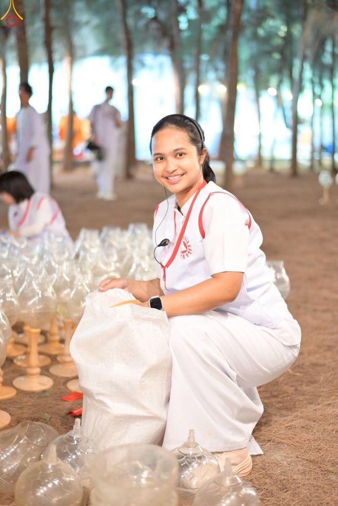 ภาพ No.301456:ภาพเบื้องหลังอาสาสมัครรวมใจ ชุดที่ 4 ในโครงการธรรมยาตรา กตัญญูบูชา มหาปูชนียาจารย์ พระมงคลเทพมุนี(สด จนฺทสโร) พระผู้ปราบมาร อนุสรณ์สถาน 7 แห่ง ปีที่ 14