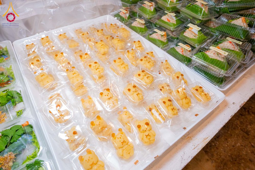 ภาพ No.303945:วันที่ 28 มกราคม พ.ศ. 2569 พิธีถวายภัตตาหารเป็นสังฆทาน แด่พระธรรมยาตรา ณ วัดพระธรรมกาย  จังหวัดปทุมธานี ในโครงการธรรมยาตรา กตัญญูบูชา มหาปูชนียาจารย์ พระมงคลเทพมุนี(สด จนฺทสโร) พระผู้ปราบมาร อนุสรณ์สถาน 7 แห่ง ปีที่ 14