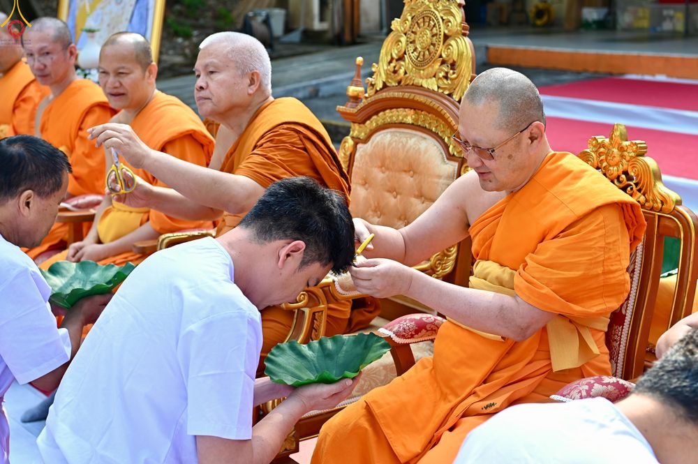 ภาพ No.280788:วันที่ 27 ธันวาคม พ.ศ. 2568  พิธีปลงผมนาคธรรมทายาท โครงการอุปสมบทหมู่บูชาธรรม 81 ปี หลวงพ่อธัมมชโย  ณ สมาคมพุทธ เขตตงช้ง ฮ่องกง