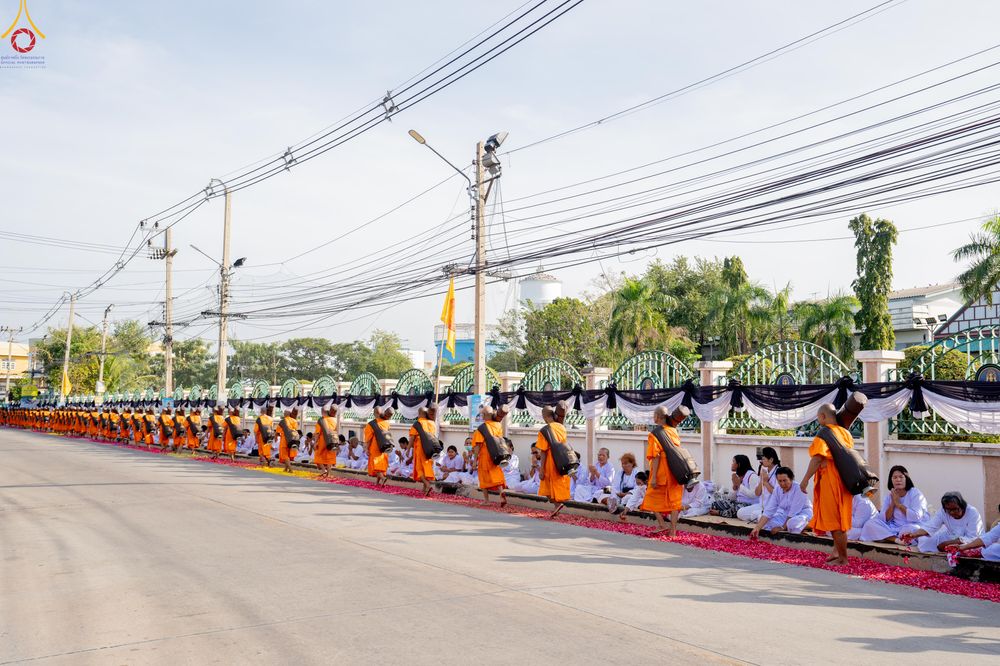 ภาพ No.287931:วันที่ 3 มกราคม พ.ศ. 2569 พิธีต้อนรับพระธรรมยาตรา ครั้งที่ 2 (ภาพชุดที่ 2) ในโครงการธรรมยาตรา กตัญญูบูชา มหาปูชนียาจารย์ พระมงคลเทพมุนี(สด จนฺทสโร) พระผู้ปราบมาร อนุสรณ์สถาน 7 แห่ง ปีที่ 14 ณ อนุสรณ์สถานมหาวิหารพระมงคลเทพมุนี (โลตัสแลนด์) อ.สองพี่น้อง จ.