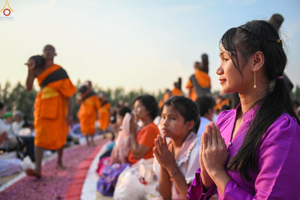 ภาพ No.299627:วันที่ 18 มกราคม พ.ศ. 2569 พิธีต้อนรับพระธรรมยาตรา (ภาพชุดที่ 2) ณ อนุสรณ์สถานลำดับที่ 5  สถานที่เผยแผ่วิชชาธรรมกายครั้งแรก อนุสรณ์สถานบางปลา วัดบางปลา อำเภอบางเลน จังหวัดนครปฐม ในโครงการธรรมยาตรา กตัญญูบูชา มหาปูชนียาจารย์ พระมงคลเทพมุนี(สด จนฺทสโร) พระ