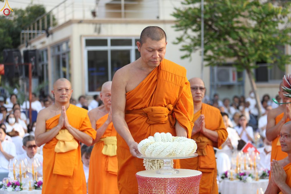 ภาพ No.296836:วันที่ 17 มกราคม พ.ศ. 2569 พิธีจุดประทีปถวายเป็นพุทธบูชา และบูชาธรรมมหาปูชนียาจารย์  ณ วัดโบสถ์บน ต.บางคูเวียง จ.นนทบุรี อนุสรณ์สถานลำดับที่ 4 สถานที่เกิดด้วยกายธรรม ในโครงการธรรมยาตรา กตัญญูบูชา มหาปูชนียาจารย์ พระมงคลเทพมุนี(สด จนฺทสโร) พระผู้ปราบมาร อ