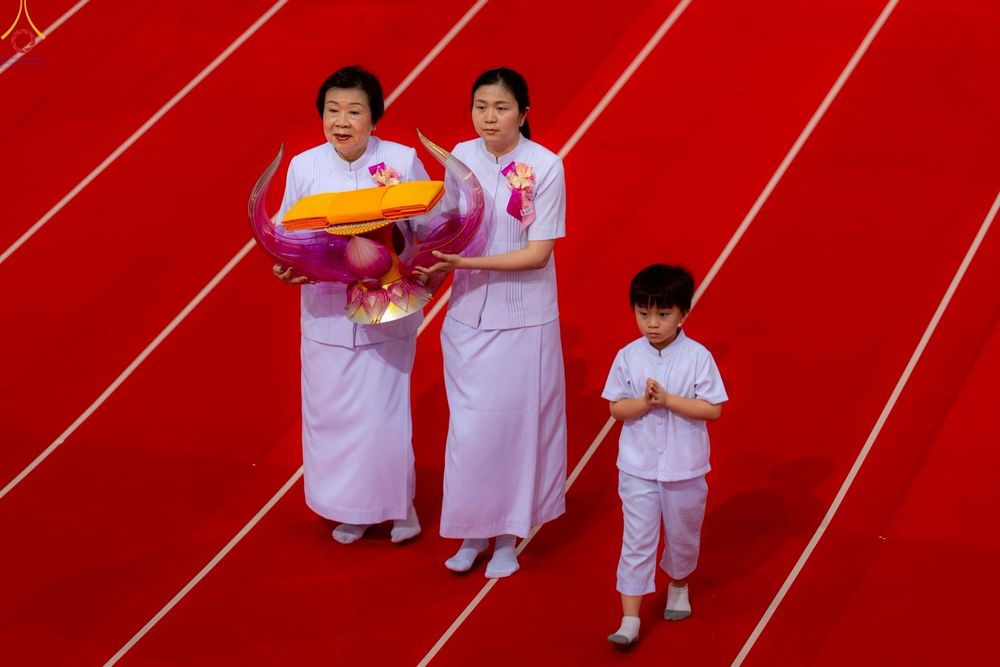 ภาพ No.277471:วันอาทิตย์ต้นเดือนที่ 7 ธันวาคม พ.ศ.2568 พิธีทอดผ้าป่าต้นสมบัติจักรพรรดิ ณ สภาธรรมกายสากล วัดพระธรรมกาย