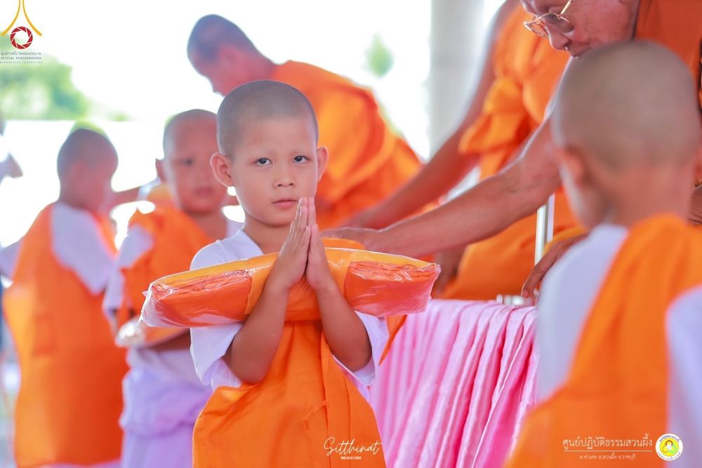 ภาพ No.135652:พิธีขอขมารับผ้าไตร , พิธีบรรพชา ในโครงการบรรพชาสามเณร ฟื้นฟูพระพุทธศาสนาทั่วไทย  ณ ศูนย์ปฏิบัติธรรมสวนผึ้ง จ.ราชบุรี วันที่ 4 เมษายน พ.ศ. 2567