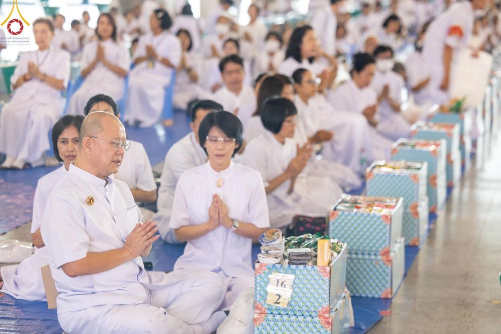 ภาพ No.149893:พิธีตักบาตร , พิธีปฎิบัติธรรม , พิธีถวายภัตตาหารเมนูสวรรค์ ในพรรษาแห่งการเข้าถึงธรรม วันธรรมชัย วันอังคารที่ 27 สิงหาคม พ.ศ.2567 ณ สภาธรรมกายสากล วัดพระธรรมกาย