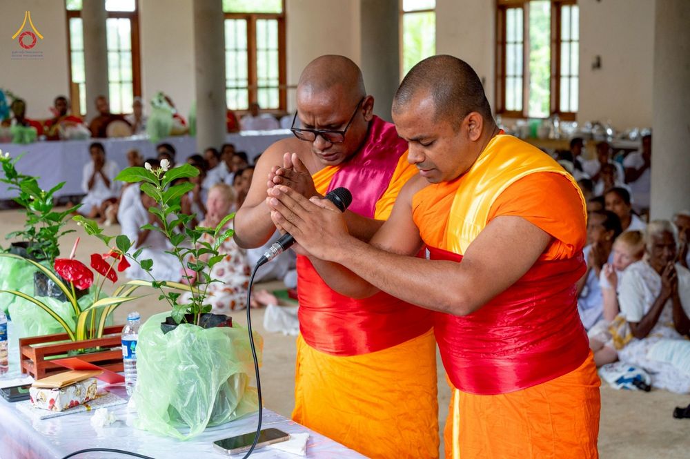 ภาพ No.262988:วันที่ 22 ตุลาคม พ.ศ. 2568 พิธีทอดกฐินสมทบ วัดกัลยาณมิตรต่างประเทศ  บูชาธรรม 81 ปี หลวงพ่อธัมมชโย ณ วัดโกฮอน ราชมหาวิหารายา และวัดศรีสุธรรมมารามายา   เมืองมาตะเล ประเทศศรีลังกา 