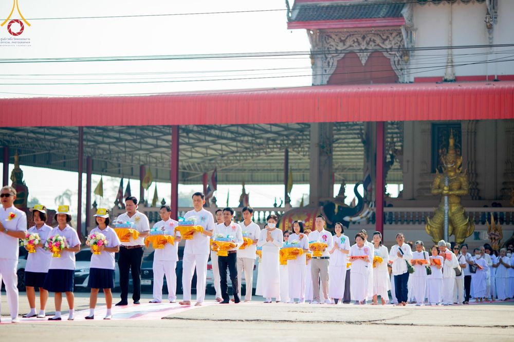 ภาพ No.192120:พิธีทอดผ้าป่าทำนุบำรุงศาสนสถาน ณ วัดนราภิรมย์ ตำบลนราภิรมย์ อำเภอบางเลน จังหวัดนครปฐม ในโครงการธรรมยาตรา กตัญญูบูชา มหาปูชนียาจารย์ พระมงคลเทพมุนี(สด จนฺทสโร) พระผู้ปราบมาร อนุสรณ์สถาน 7 แห่ง ปีที่ 13 วันที่ 9 มกราคม พ.ศ. 2568