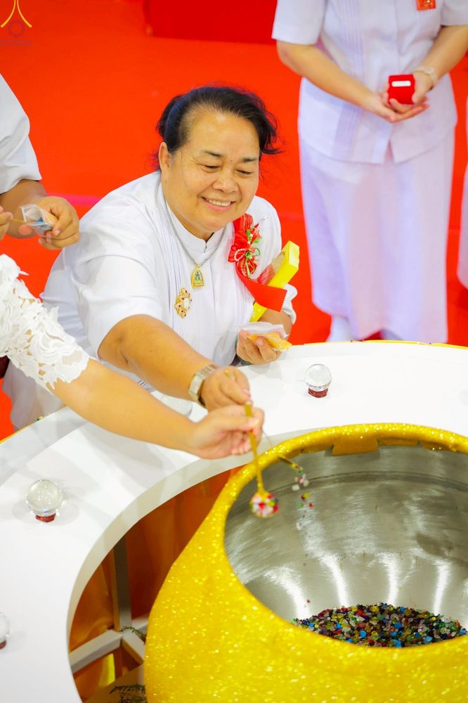 ภาพ No.265685:วันเสาร์ที่ 18 ตุลาคม พ.ศ. 2568 พิธีตักบาตร มณีนพรัตน์ทิพย์สุธาโภชน์ ณ ศูนย์อบรมเยาวชนบางปะหัน ตำบลหันสัง อำเภอบางปะหัน  จังหวัดพระนครศรีอยุธยา