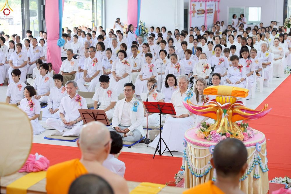 ภาพ No.272265:วันเสาร์ที่ 1 พฤศจิกายน พ.ศ. 2568 พิธีทอดกฐินสามัคคี สร้างกุฏิหมู่สามเณร ณ ศูนย์ปฏิบัติธรรมเบญจธรรม ปทุมธานี  ต.บ้านปทุม อ.สามโคก จ.ปทุมธานี