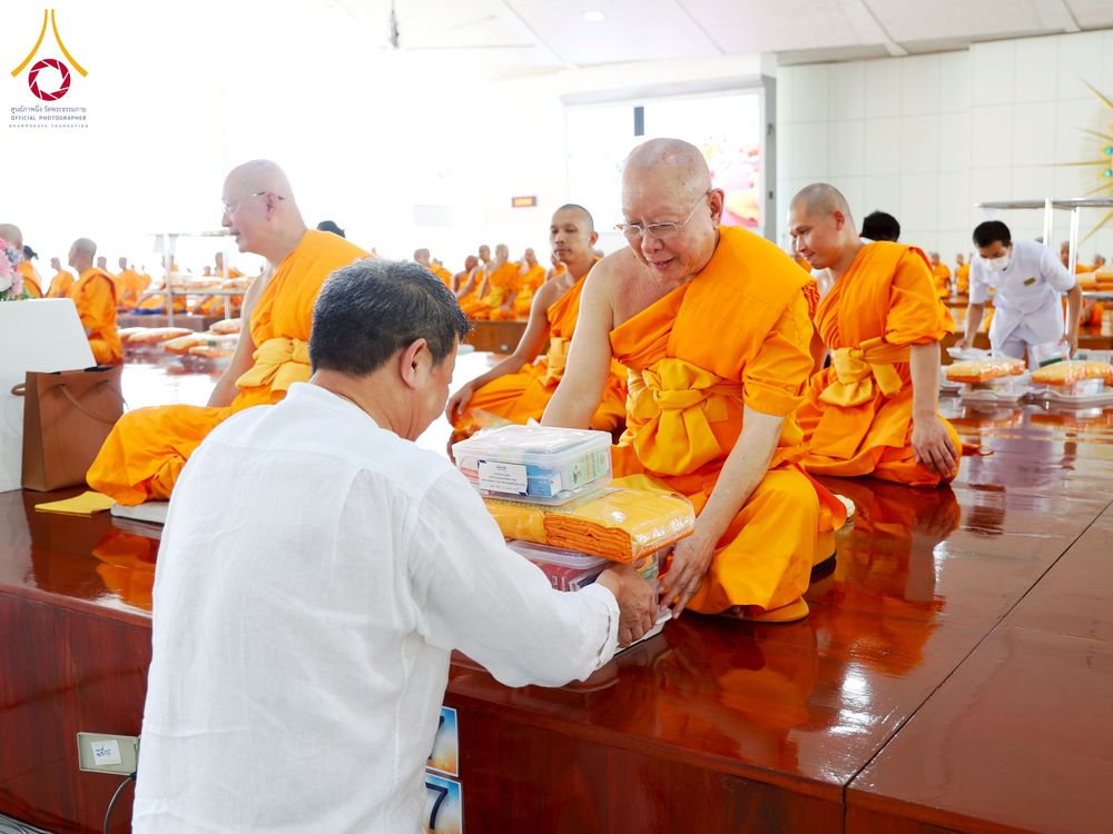 ภาพ No.263037:วันที่ 21 ตุลาคม พ.ศ. 2568 (วันพระ แรม 14 ค่ำ เดือน 11) พิธีบุพเปตพลี ครั้งที่ 171 ร่วมอุทิศบุญแด่หมู่ญาติที่ล่วงลับไปแล้ว และสืบทอดอายุพระพุทธศาสนา ณ หอฉันคุณยายอาจารย์ฯ วัดพระธรรมกาย