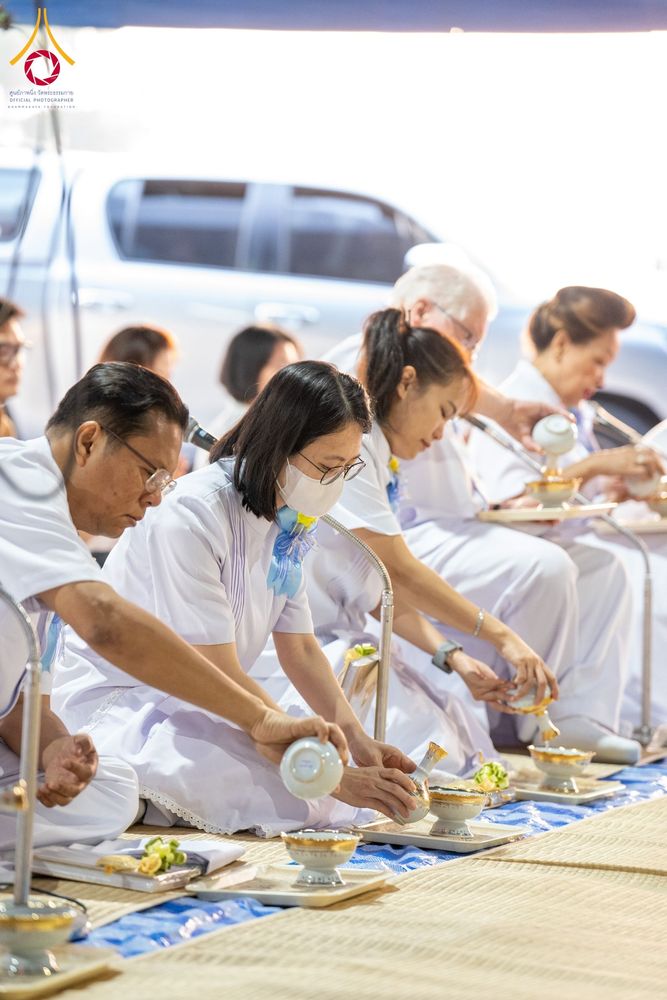 ภาพ No.192528:พิธีถวายภัตตาหารเป็นสังฆทาน แด่พระธรรมยาตรา ณ อนุสรณ์สถานคลองบางนางแท่น อ.สามพราน จ.นครปฐม ในโครงการธรรมยาตรา กตัญญูบูชา มหาปูชนียาจารย์ พระมงคลเทพมุนี(สด จนฺทสโร) พระผู้ปราบมาร อนุสรณ์สถาน 7 แห่ง ปีที่ 13 วันที่ 10 มกราคม พ.ศ. 2568