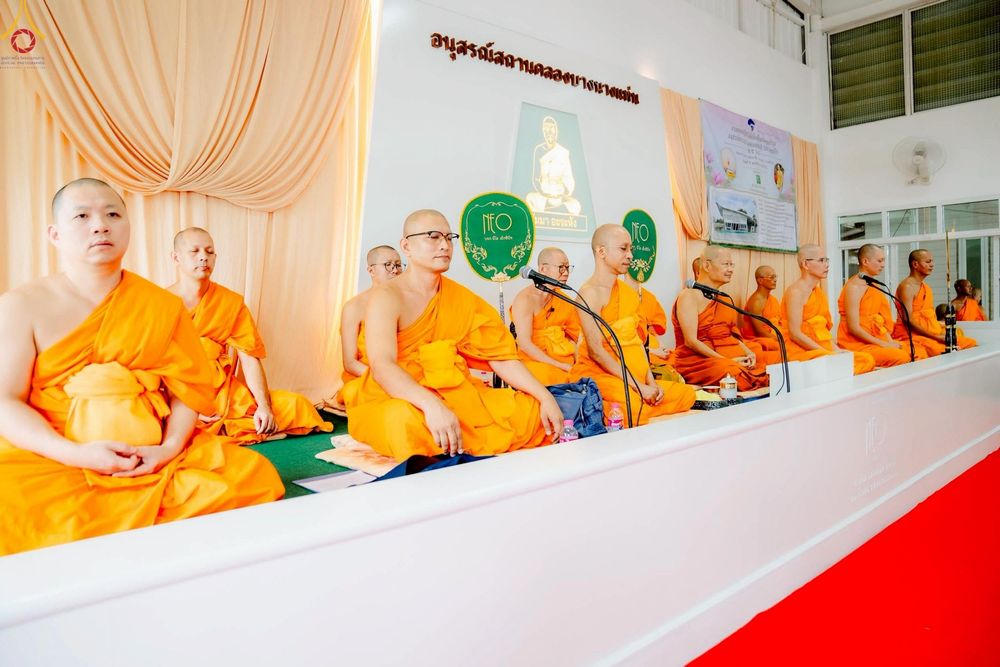 ภาพ No.266819:วันที่ 5 พฤศจิกายน พ.ศ. 2568 พิธีทอดกฐิน ณ อนุสรณ์สถานพระมงคลเทพมุนี  (สด จนฺทสโร) ผู้ค้นพบวิชชาธรรมกาย สถานที่ตั้งมโนปณิธานบวชตลอดชีวิต คลองบางนางแท่น ต.หอมเกร็ด อ.สามพราน จ.นครปฐม