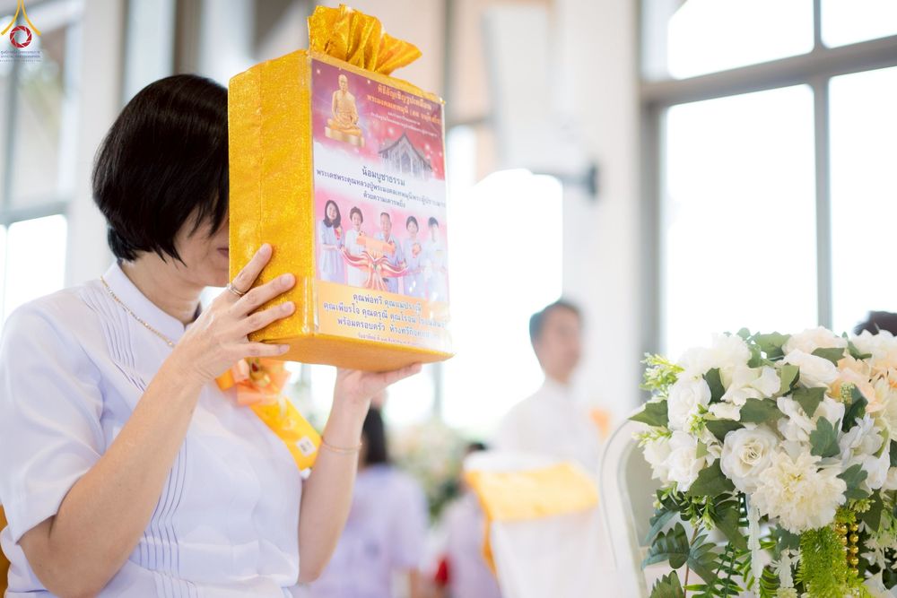 ภาพ No.239382:วันอาทิตย์ที่ 17 สิงหาคม พ.ศ. 2568 พิธีกดปุ่มอัญเชิญรูปเหมือน พระมงคลเทพมุนี (สด จันทสโร)  ณ มหาวิหารแก้วพระมงคลเทพมุนี  ศูนย์ปฏิบัติธรรมแก้วเมืองเลย