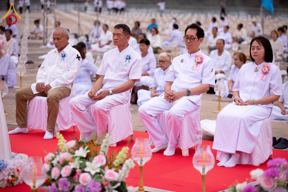 ภาพ No.266092:วันพุธที่ 5 พฤศจิกายน พ.ศ. 2568 (วันพระ ขึ้น 15 ค่ำ เดือน 12) พิธีจุดประทีปโคมลาน, โคมลอย และลอยกระทง ถวายประทีปเป็นพุทธบูชา สร้างความสว่างไสวให้กับแผ่นดินด้วยแสงธรรม ณ พุทธอุทยานนานาชาติ จังหวัดหนองคาย