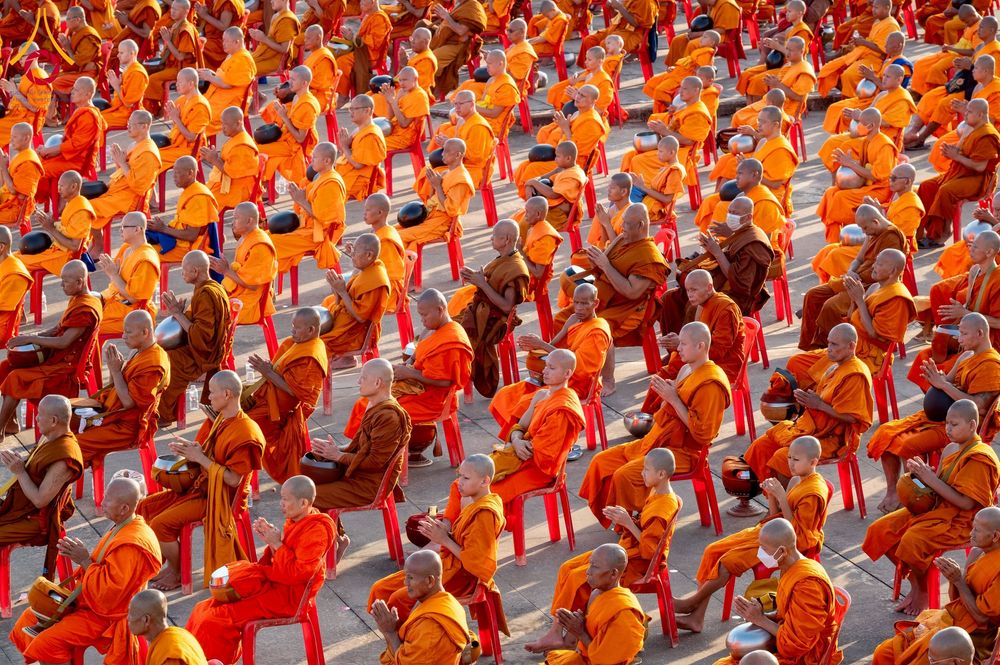 ภาพ No.250531:วันพุธที่ 8 ตุลาคม พ.ศ. 2568 พิธีตักบาตรเทโวโรหณะ ณ ลานธรรมปทุมรัตน์ธรรมเจดีย์ พุทธอุทยานนานาชาติ อ.โพนพิสัย จ.หนองคาย