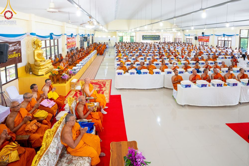 ภาพ No.311097:วันพฤหัสบดีที่ 26 กุมภาพันธ์ พ.ศ. 2569 พิธีถวายสังฆทานแด่คณะสงฆ์ 323 วัด ปีที่ 22 ครั้งที่ 182 พิธีมอบกองทุนหนุนแรงใจช่วยครูใต้ ปีที่ 19 ครั้งที่ 145 และพิธีทำบุญอุทิศส่วนกุศลให้ผู้วายชนม์