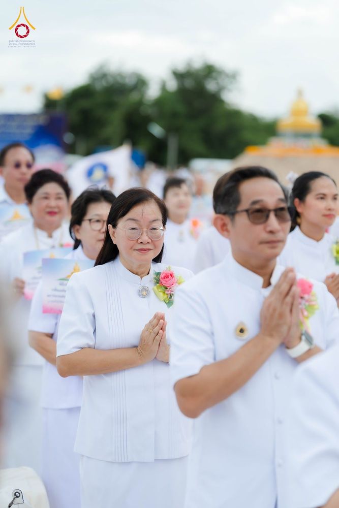 ภาพ No.346668:วันอาทิตย์ที่ 30 สิงหาคม พ.ศ.2569 พิธีทอดผ้าป่า สวดธรรมจักรกัปปวัตนสูตรกลั่นแผ่นดินโปรยรัตนชาติ  สถาปนาองค์พระเจดีย์เพื่อสร้างสันติภาพโลก  ณ ศูนย์ปฏิบัติธรรมพนมสารคาม (เพชรตะวัน) จังหวัดฉะเชิงเทรา