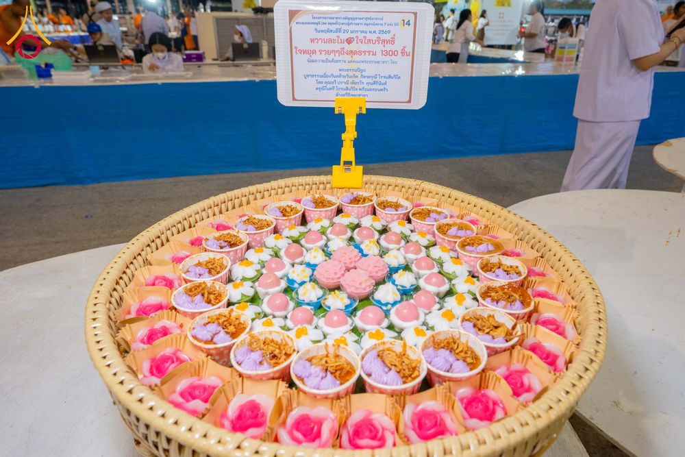 ภาพ No.305632:วันที่ 29 มกราคม พ.ศ. 2569 พิธีถวายภัตตาหารเป็นสังฆทาน แด่พระธรรมยาตรา ณ วัดพระธรรมกาย  จังหวัดปทุมธานี ในโครงการธรรมยาตรา กตัญญูบูชา มหาปูชนียาจารย์ พระมงคลเทพมุนี(สด จนฺทสโร) พระผู้ปราบมาร อนุสรณ์สถาน 7 แห่ง ปีที่ 14