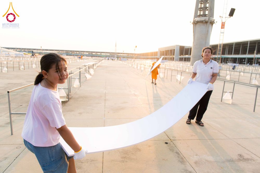 ภาพ No.326502:วันที่ 26 -27 เมษาบน พ.ศ.2569 การเก็บงานแผ่นหน้าโต๊ะที่ลานธรรม งานถวายมหาสังฆทาน 40,000 กว่าวัดทั่วประเทศ ณ ลานธรรม วัดพระธรรมกาย