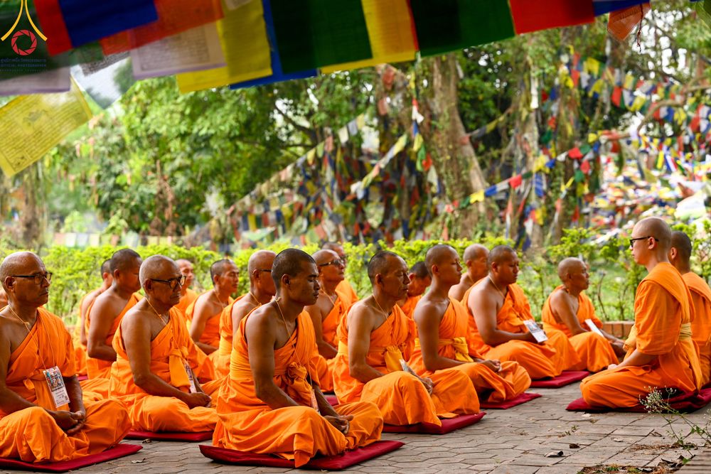 ภาพ No.314650:วันที่ 20 มีนาคม พ.ศ. 2569 พระอาจารย์ แนะนำการปฏิบัติธรรมให้แก่สามเณร  โครงการบรรพชาสามเณร 500 รูป เนปาล ณ วิหารมายาเทวี ประเทศเนปาล